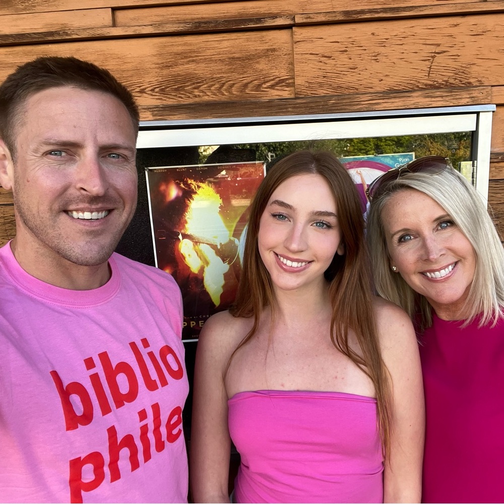 Meet your Poshers, Deb ‘n Avery!